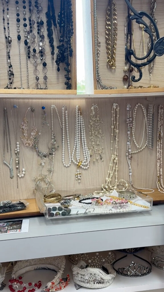 函館 レンタル衣裳 アクセサリー紹介